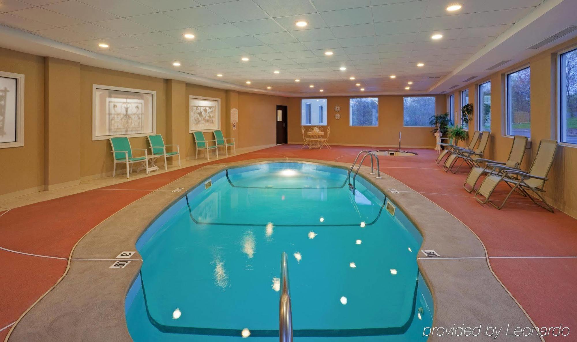 Holiday Inn Express Hotel & Suites Swansea By Ihg Экстерьер фото